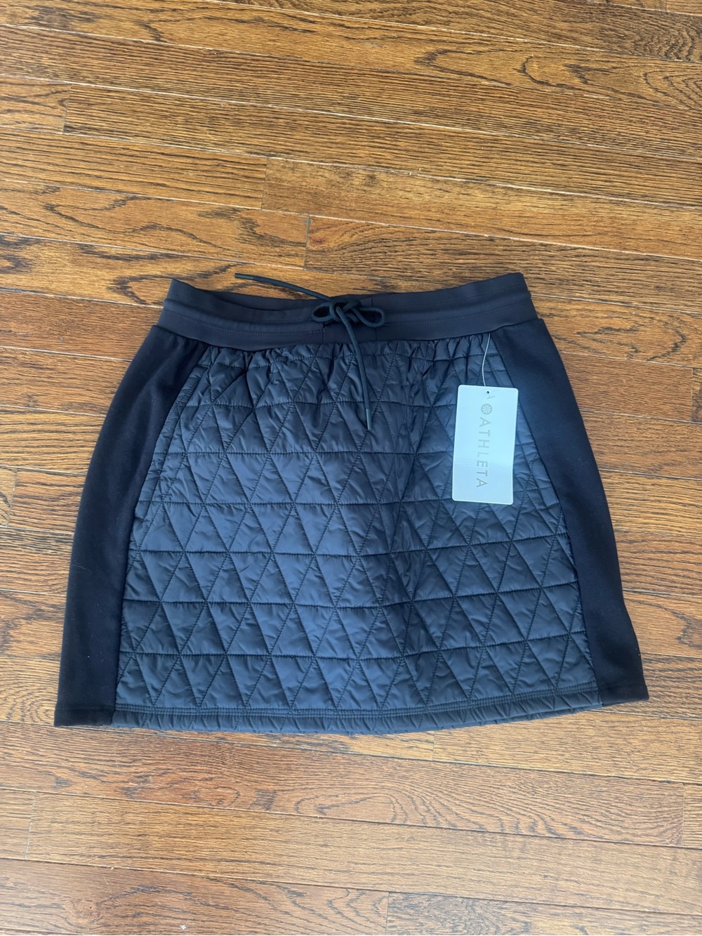 NWT Athleta size 6 Solstice Black Quilted Mini Skirt